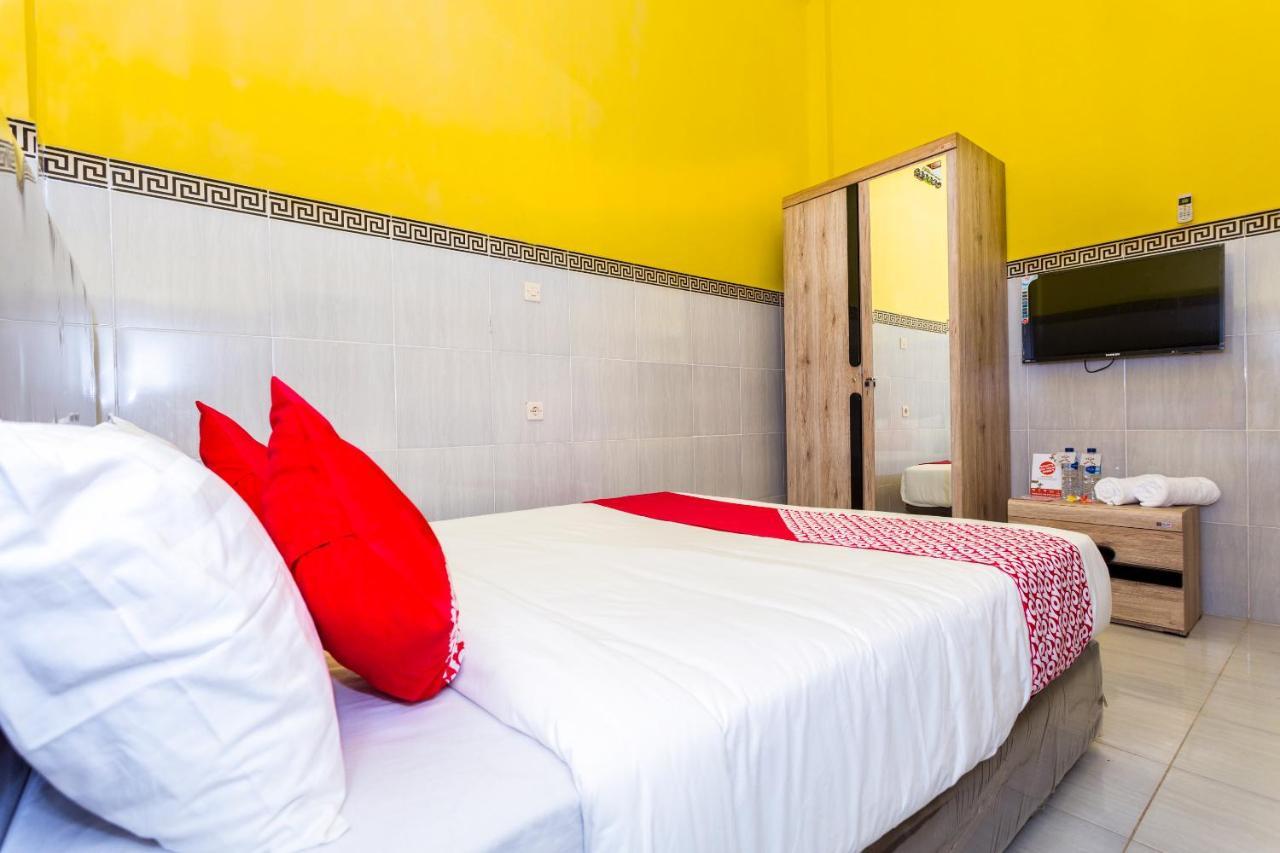 מטאראם Oyo 1427 Azzahra Guest House Syariah מראה חיצוני תמונה